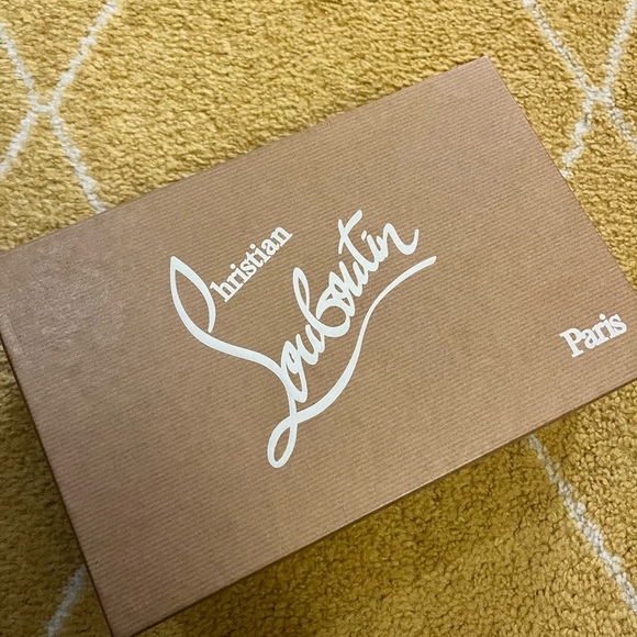 Christian Louboutin - Picture 2 of 16